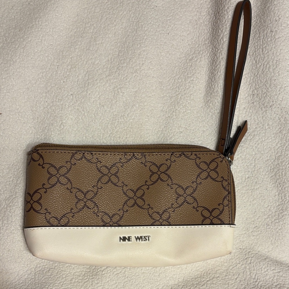 Nine West Two-Tone Brown & Cream Wristlet